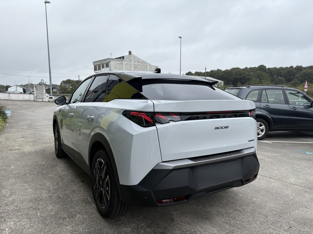 PEUGEOT 3008