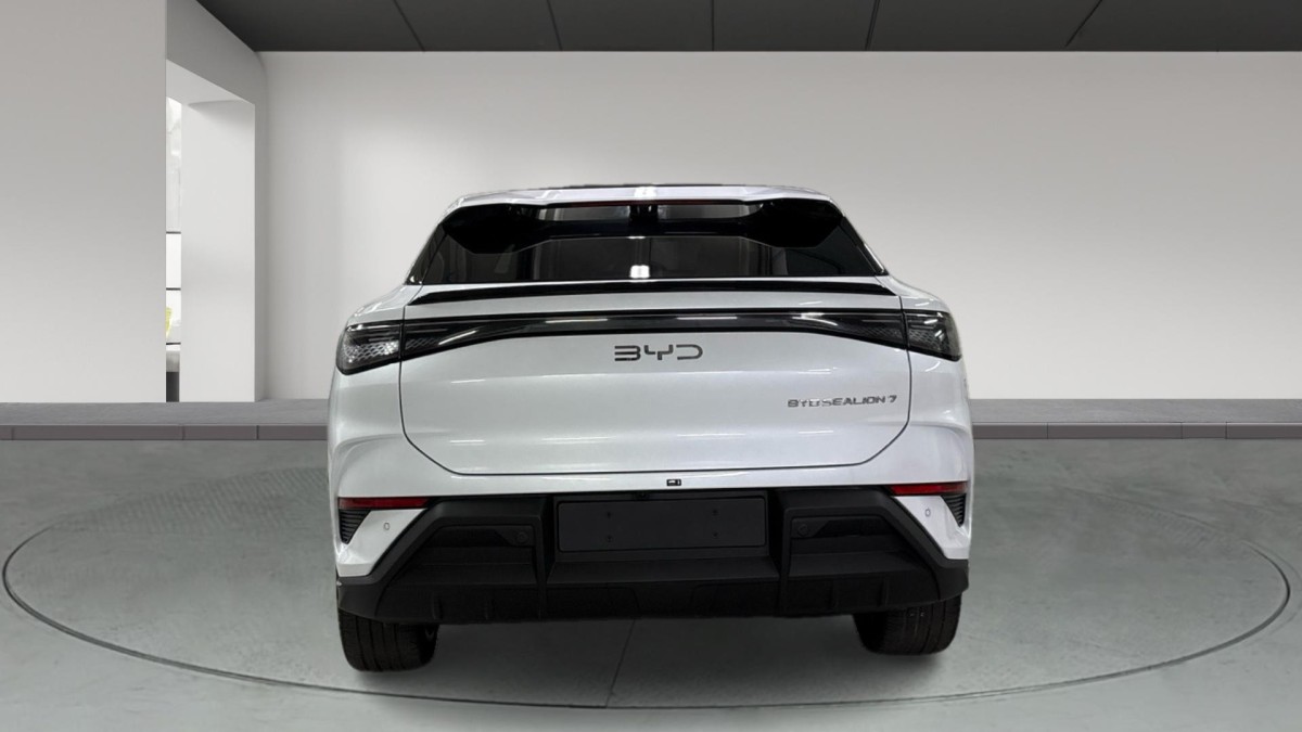 BYD SEALION 7