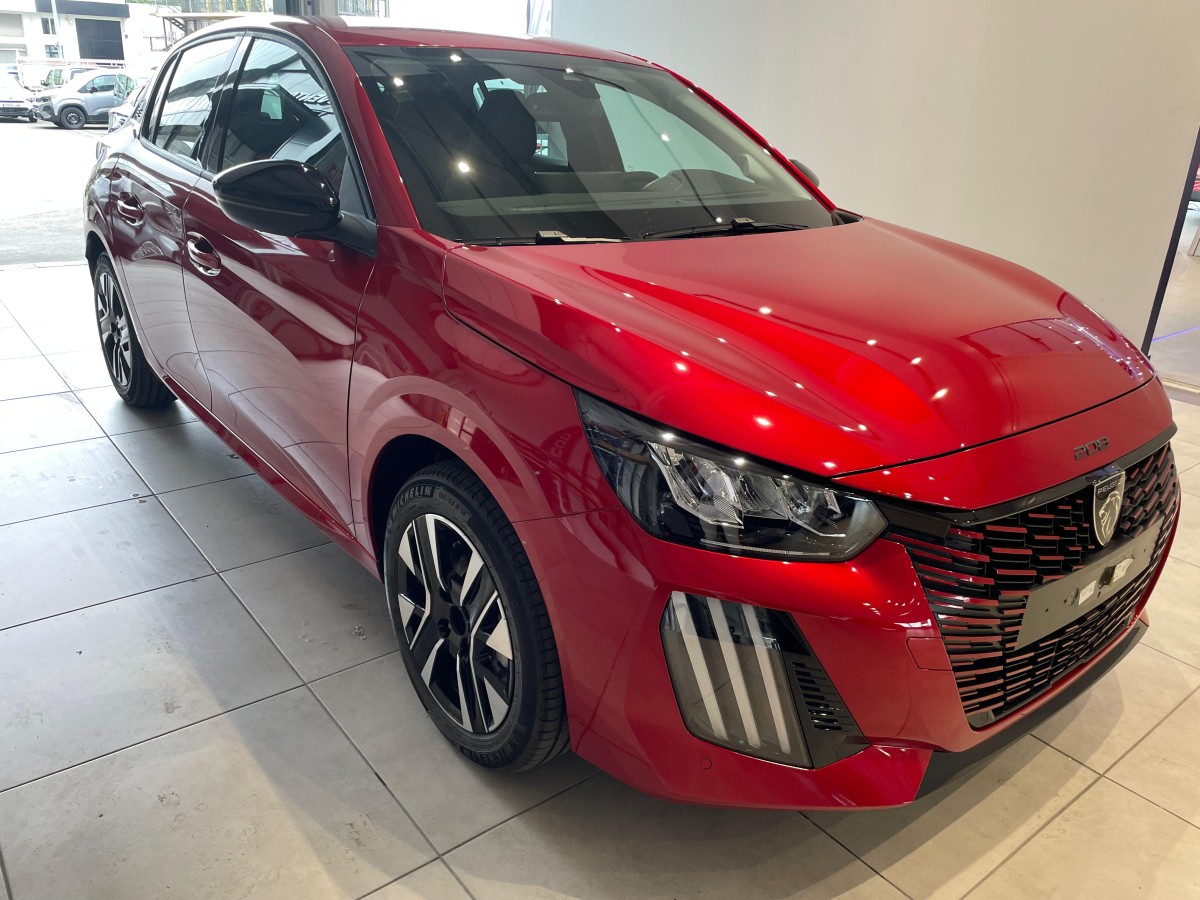 PEUGEOT 208