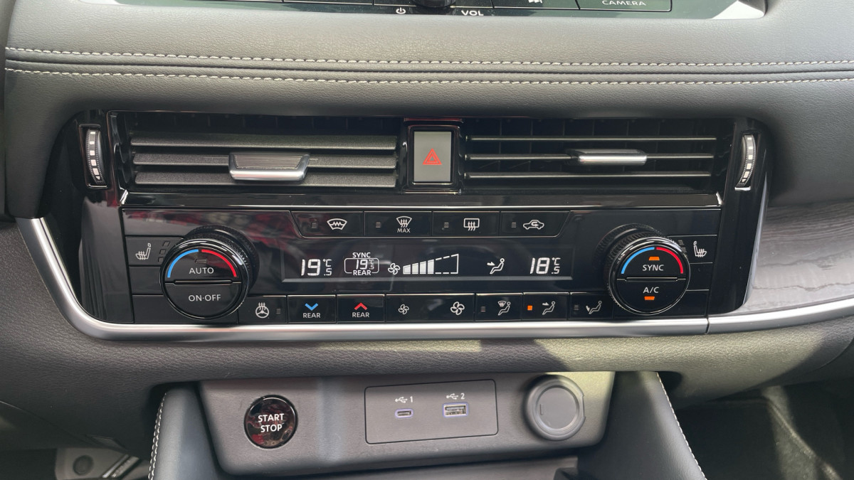 NISSAN X-TRAIL