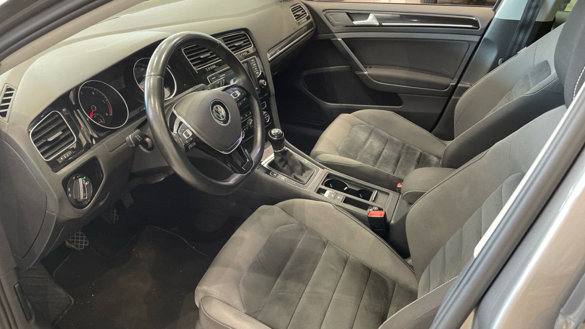 VOLKSWAGEN GOLF