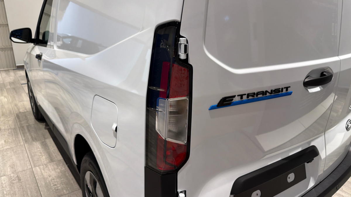 FORD TRANSIT COURIER