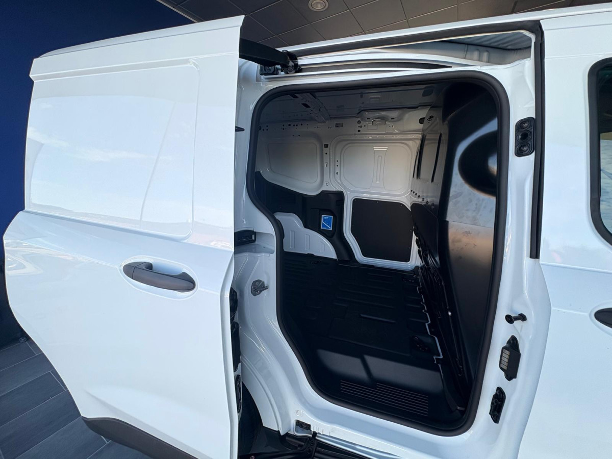 FORD TRANSIT COURIER