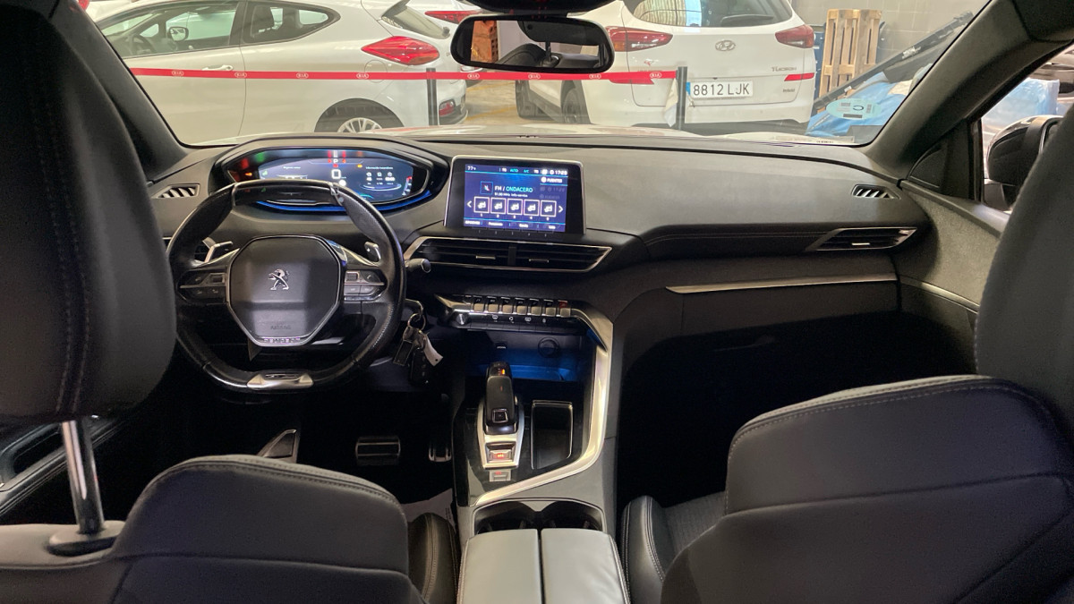 PEUGEOT 5008