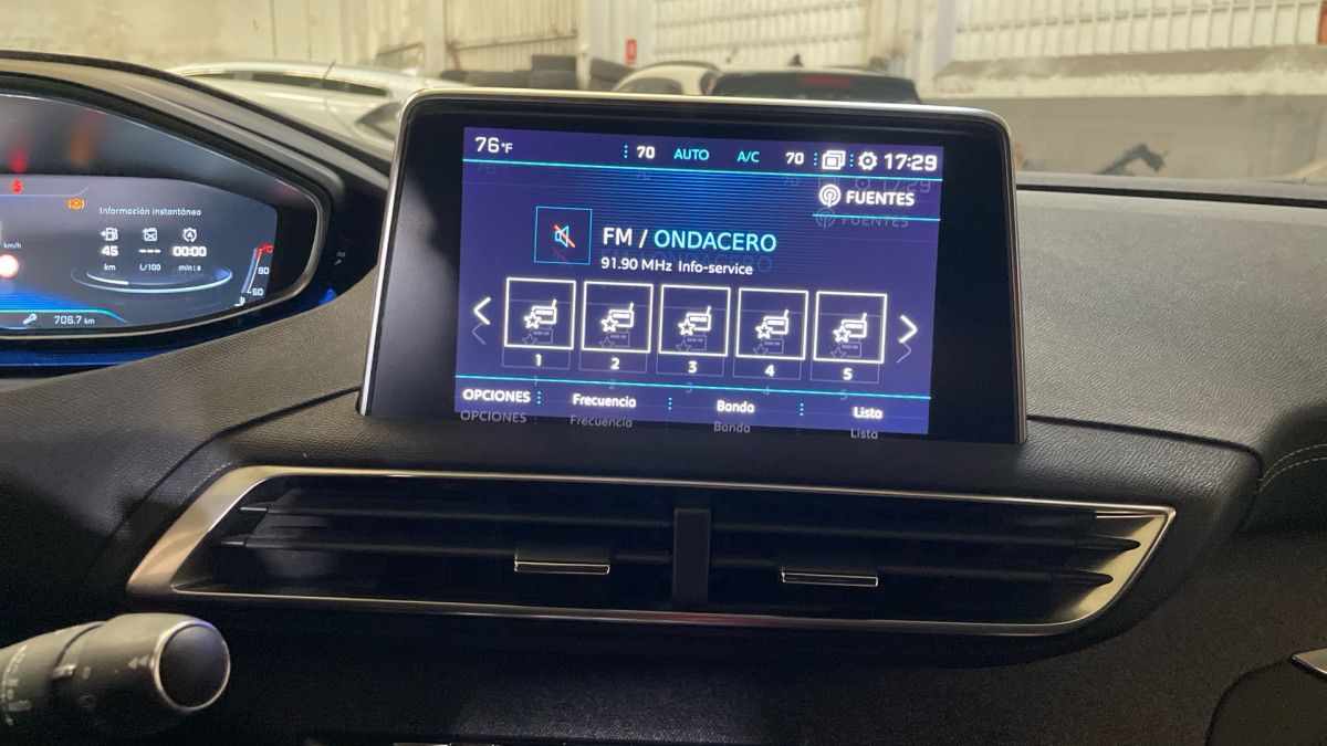 PEUGEOT 5008