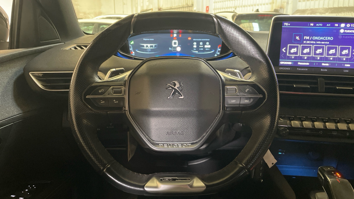 PEUGEOT 5008