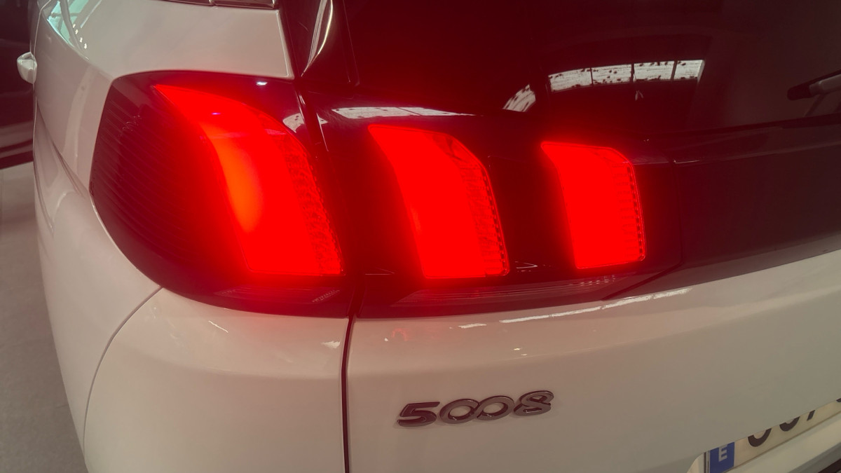 PEUGEOT 5008
