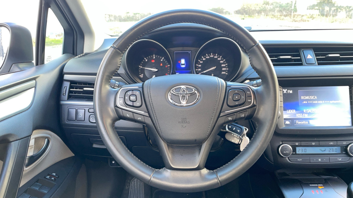 TOYOTA AVENSIS
