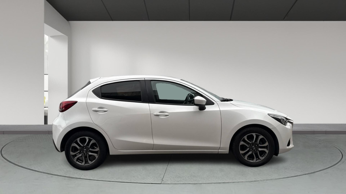 MAZDA 2