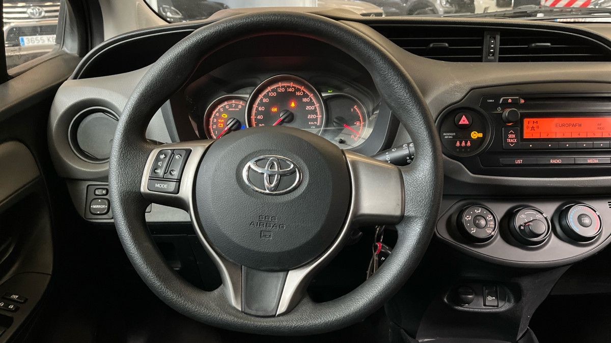 TOYOTA YARIS