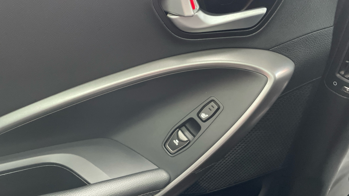 HYUNDAI GRAND SANTA FE