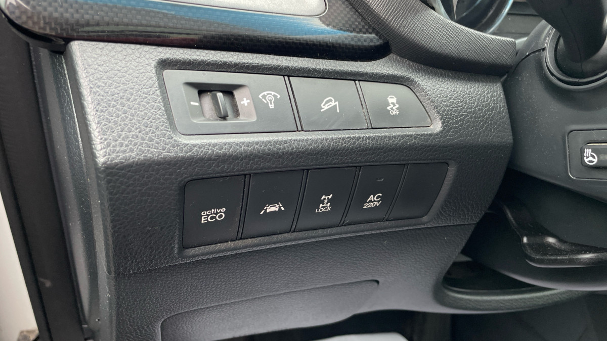 HYUNDAI GRAND SANTA FE