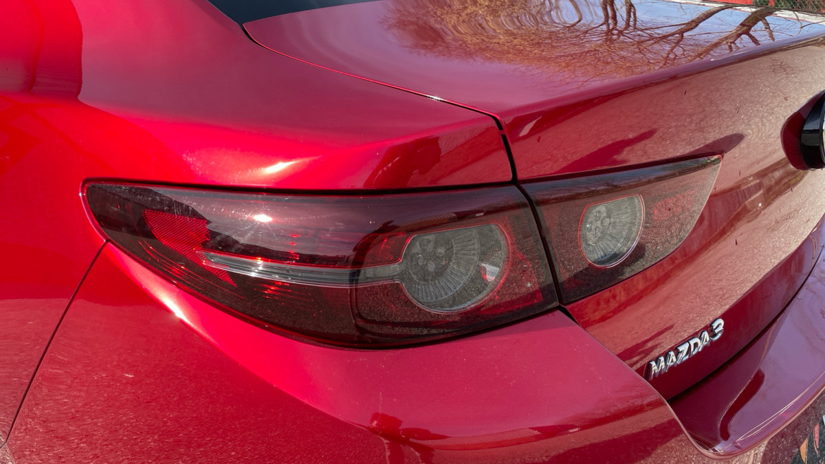 MAZDA 3