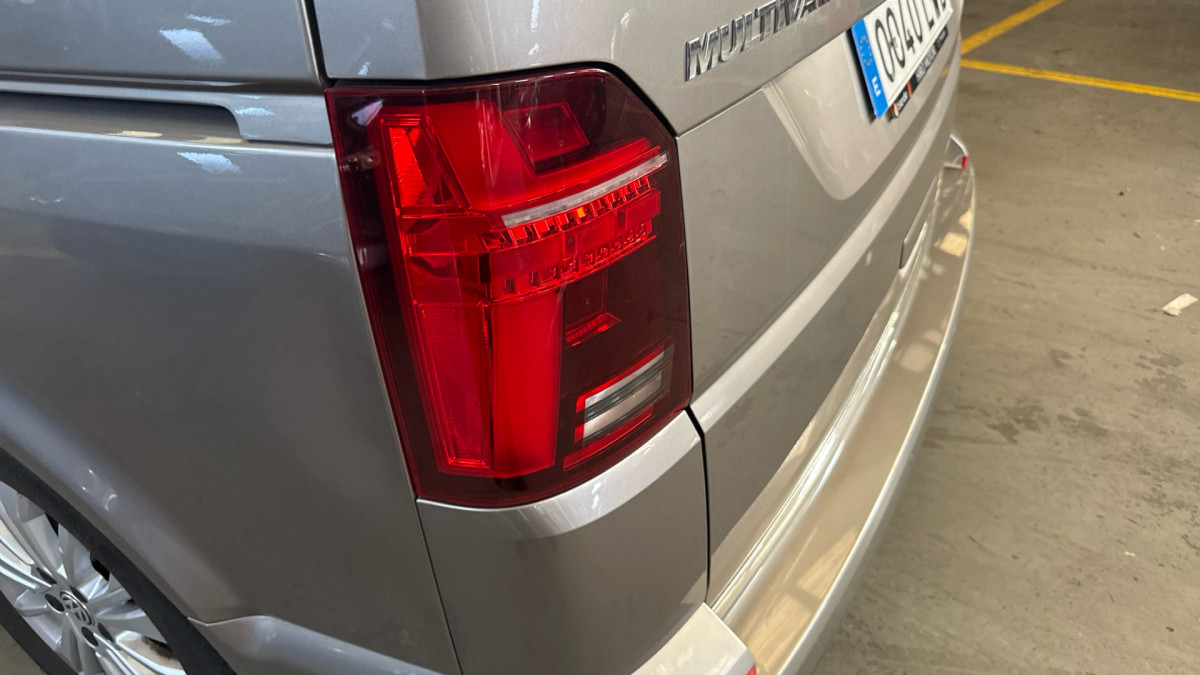 VOLKSWAGEN MULTIVAN