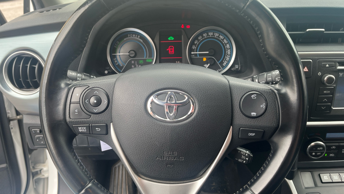 TOYOTA AURIS