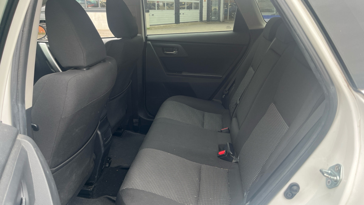 TOYOTA AURIS