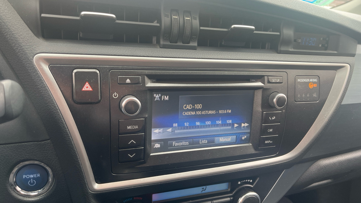 TOYOTA AURIS