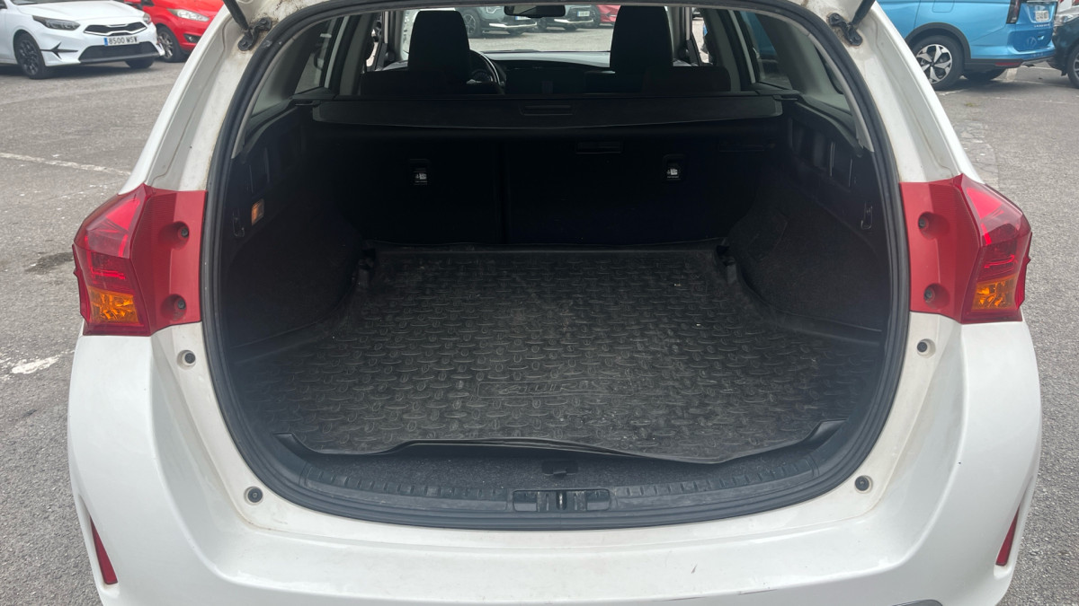 TOYOTA AURIS