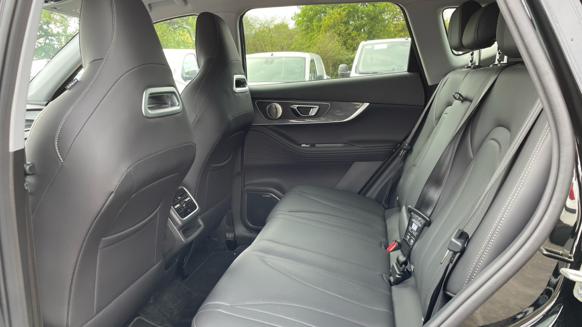 EBRO S700 PHEV