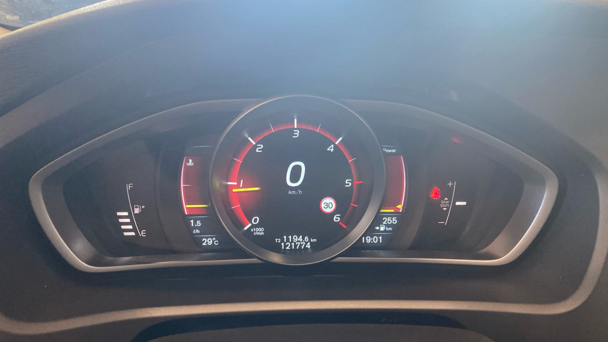 VOLVO V40