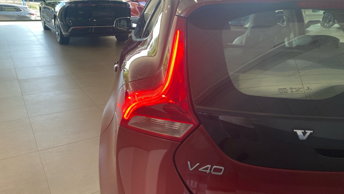 VOLVO V40