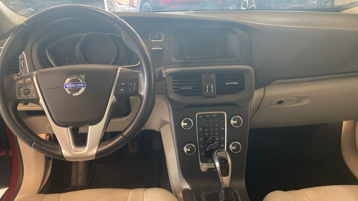 VOLVO V40