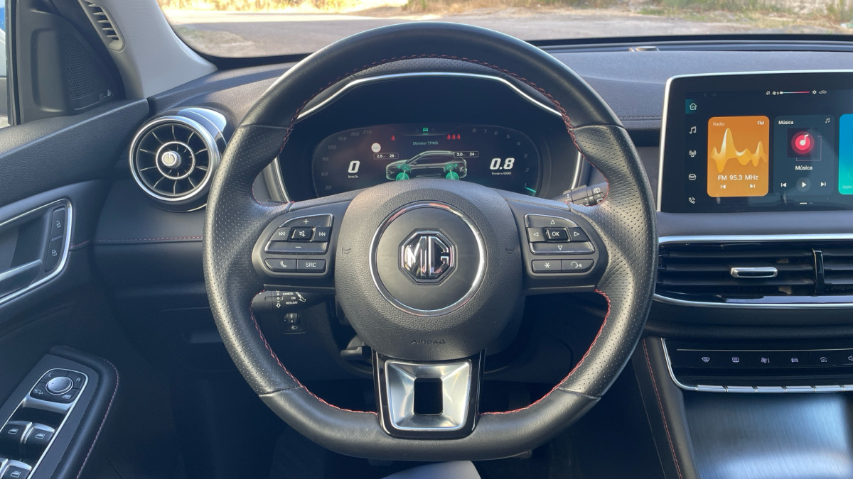 MG HS