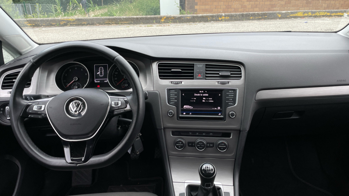 VOLKSWAGEN GOLF