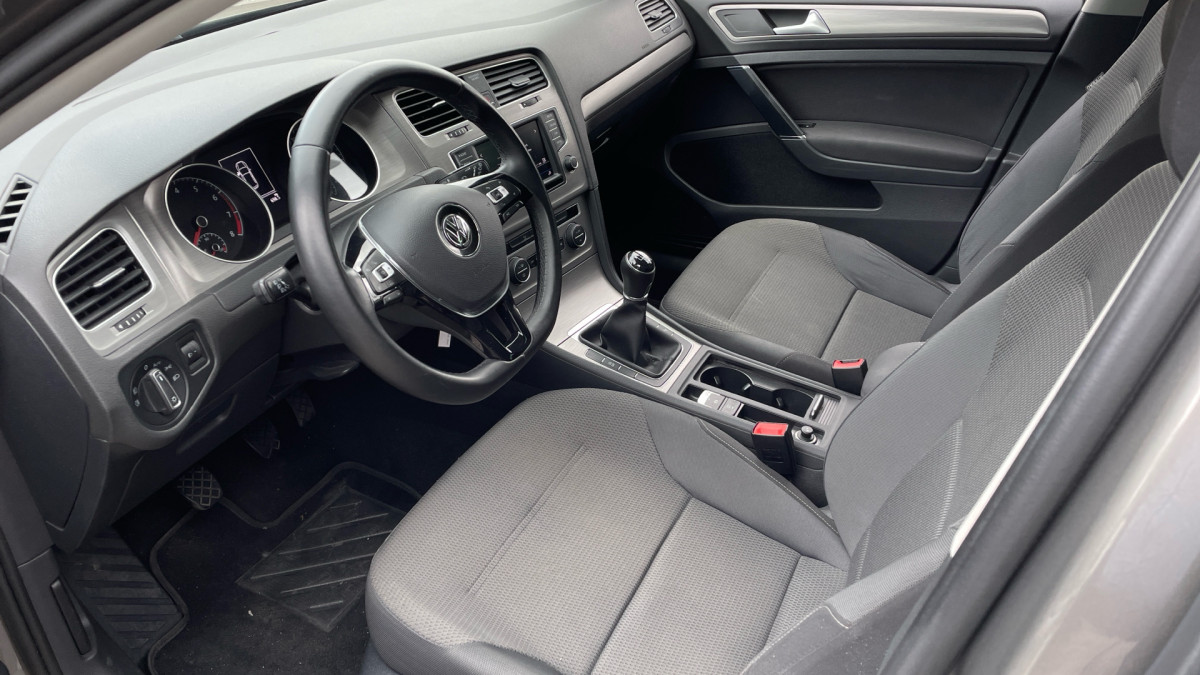 VOLKSWAGEN GOLF