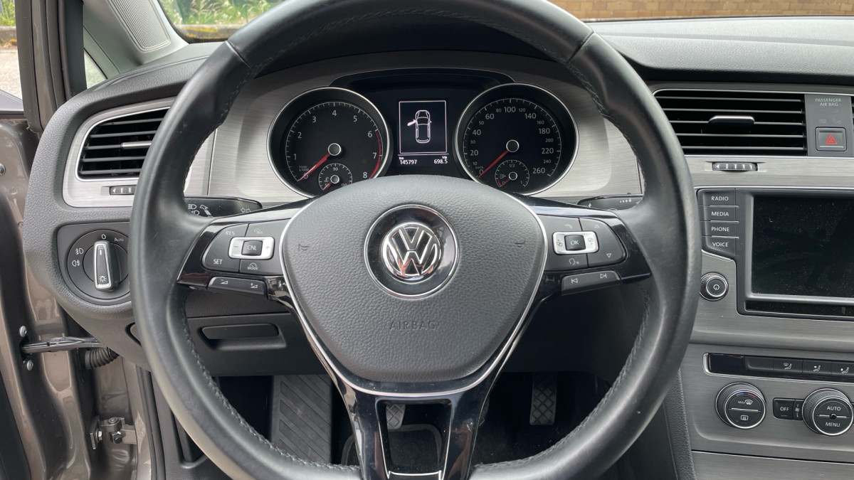 VOLKSWAGEN GOLF