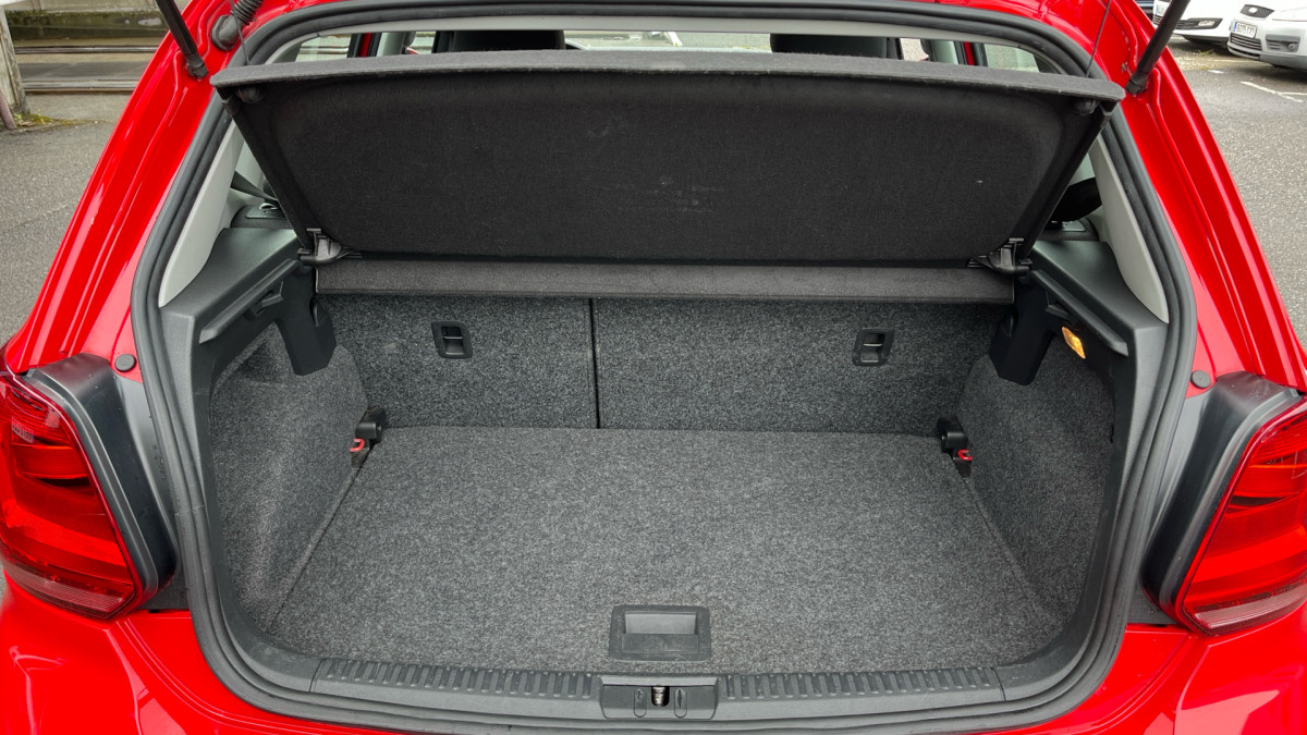 VOLKSWAGEN POLO