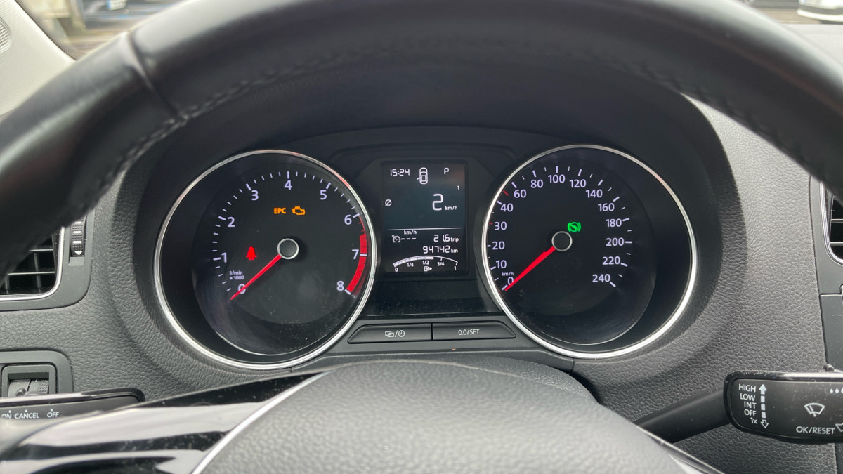 VOLKSWAGEN POLO