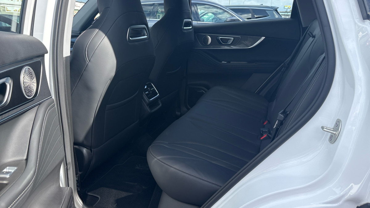 EBRO S700 PHEV