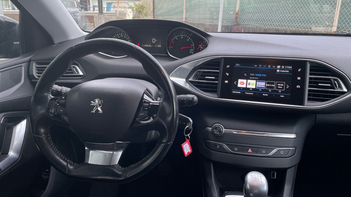 PEUGEOT 308