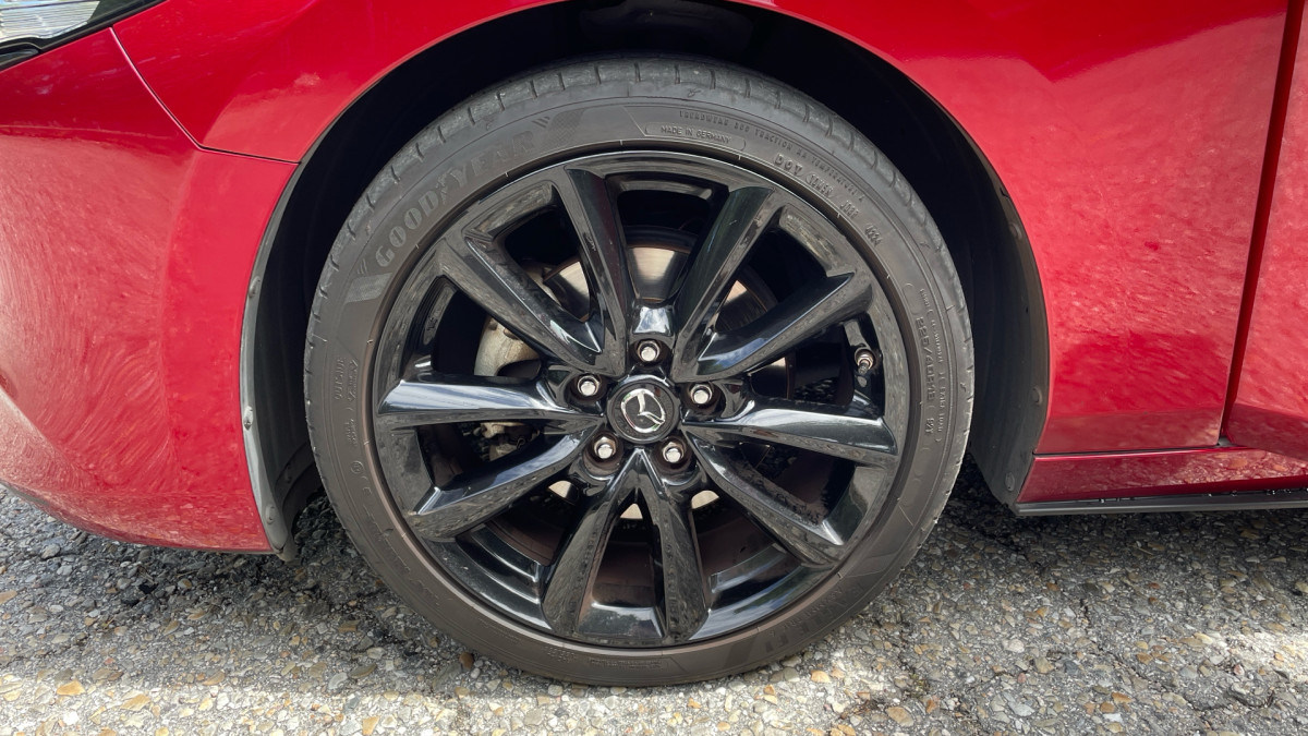 MAZDA 3