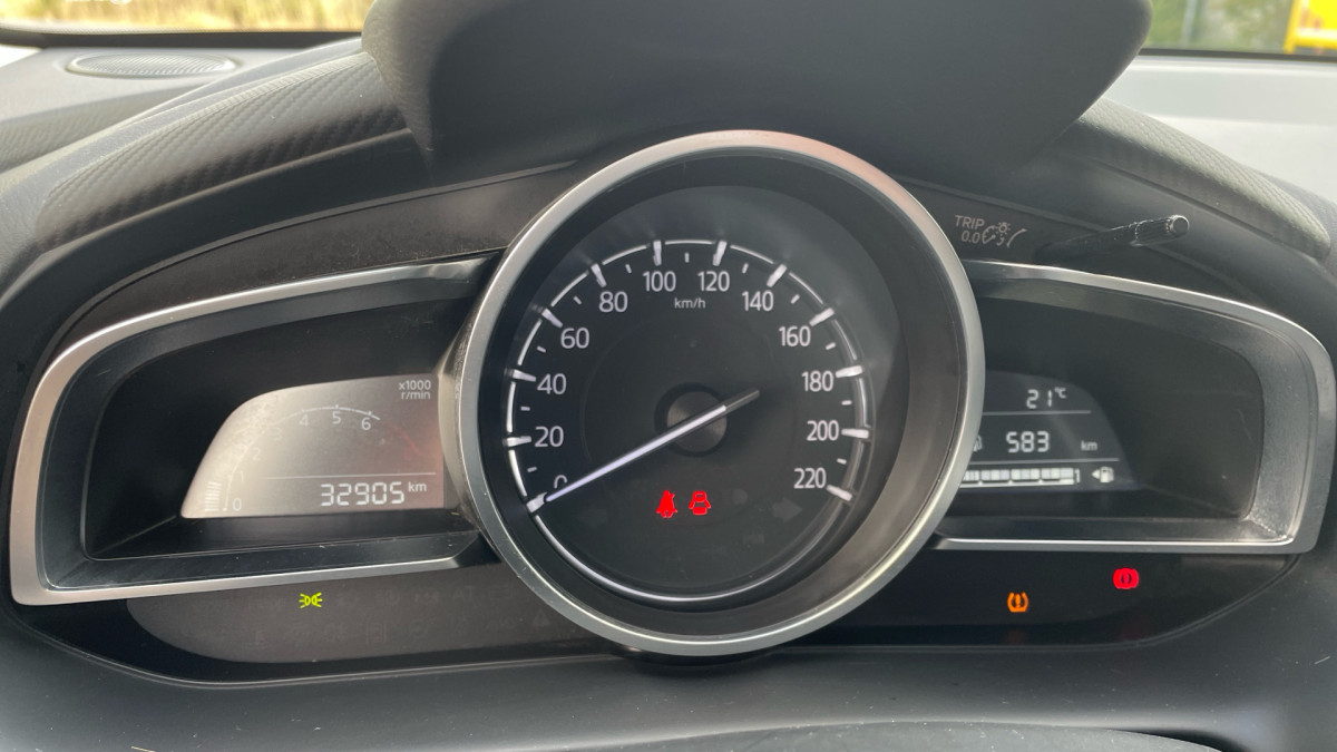 MAZDA 2