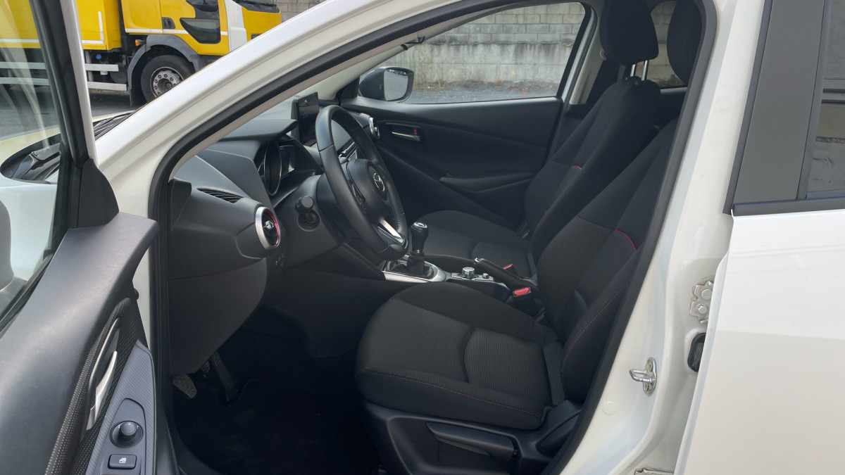 MAZDA 2