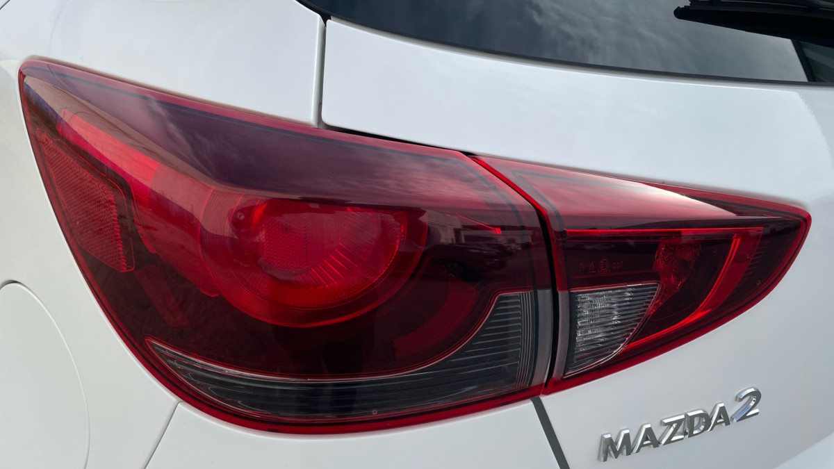 MAZDA 2