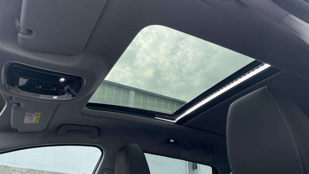 EBRO S700 PHEV