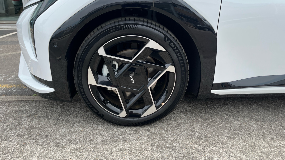 KIA EV4