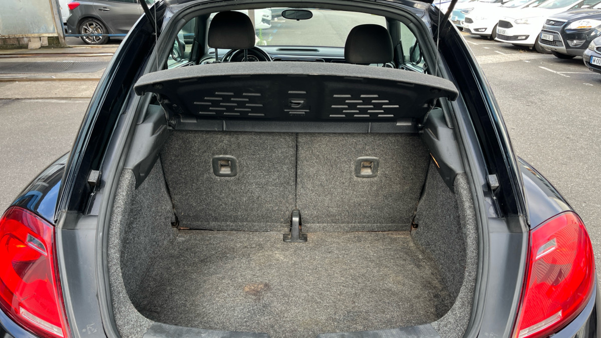 VOLKSWAGEN BEETLE