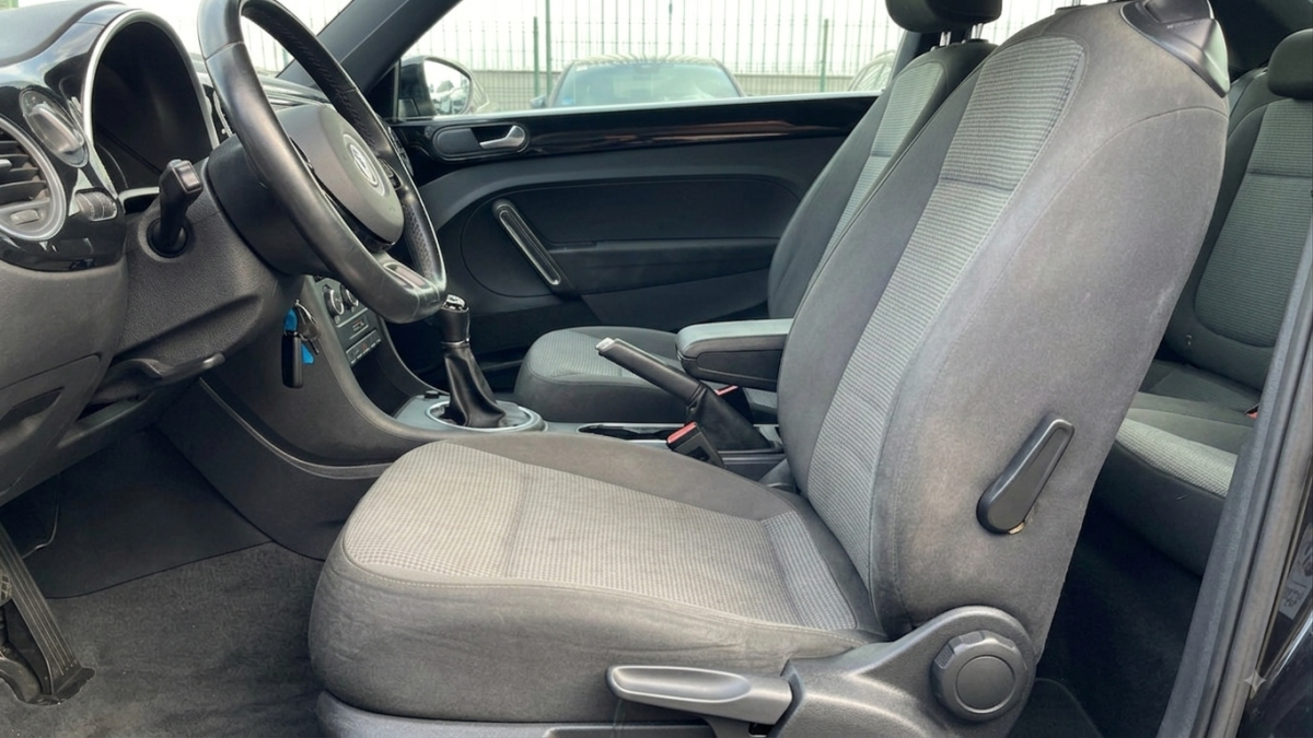 VOLKSWAGEN BEETLE