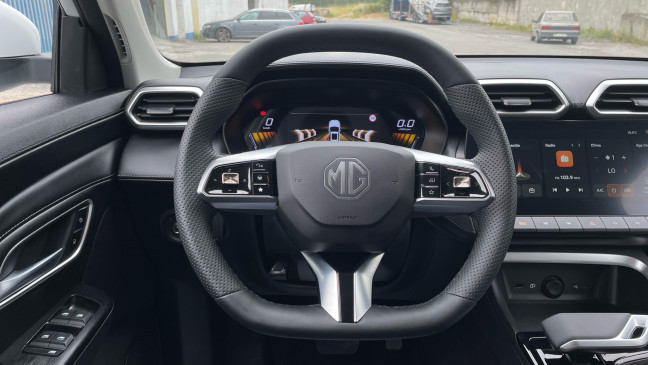 MG ZS HYBRID+