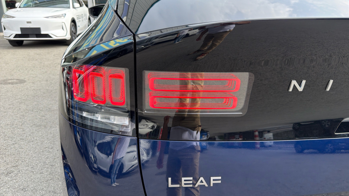NISSAN LEAF