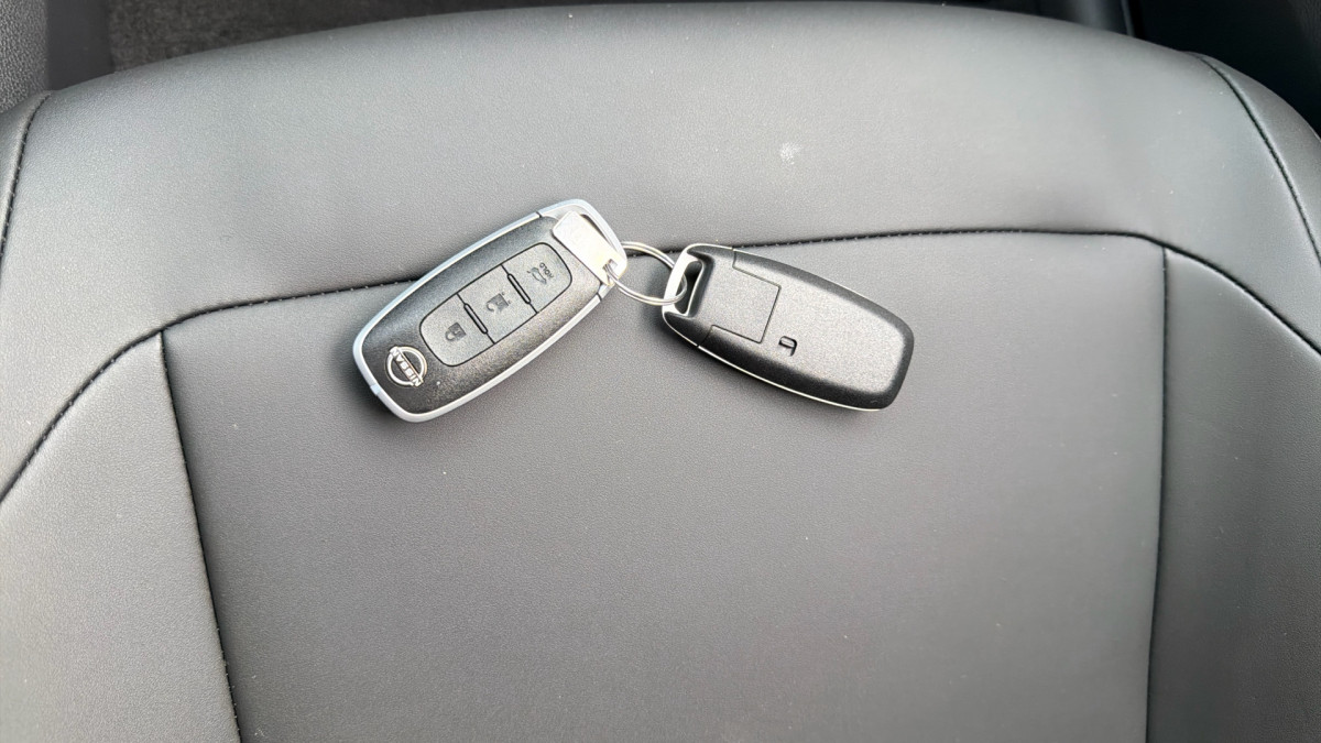 NISSAN LEAF