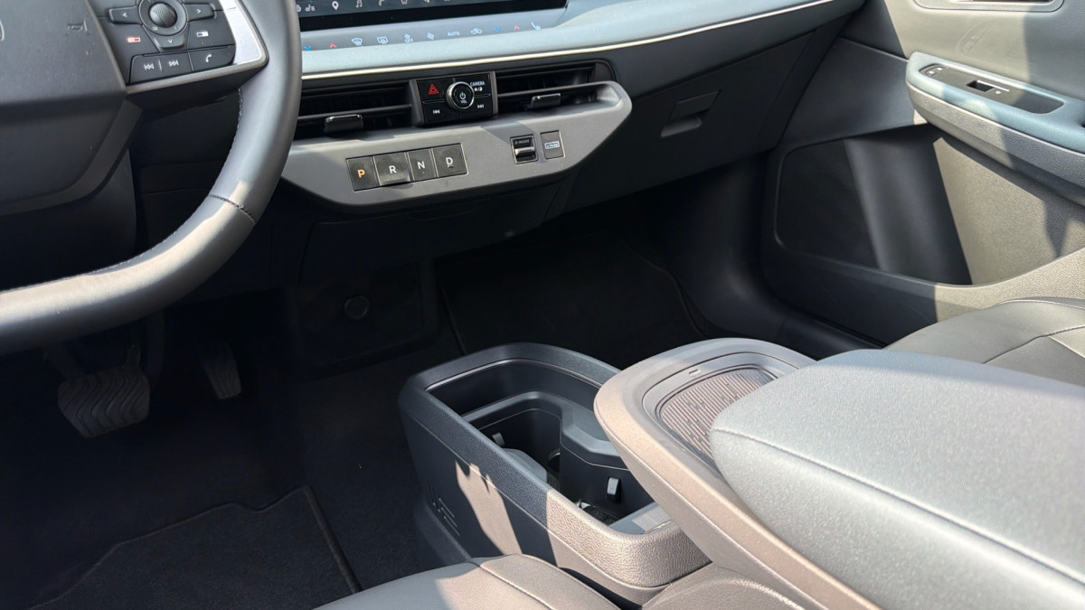 NISSAN LEAF