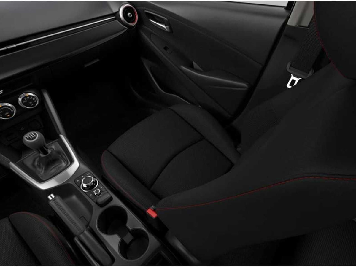 MAZDA 2