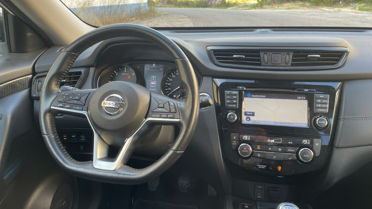 NISSAN X-TRAIL