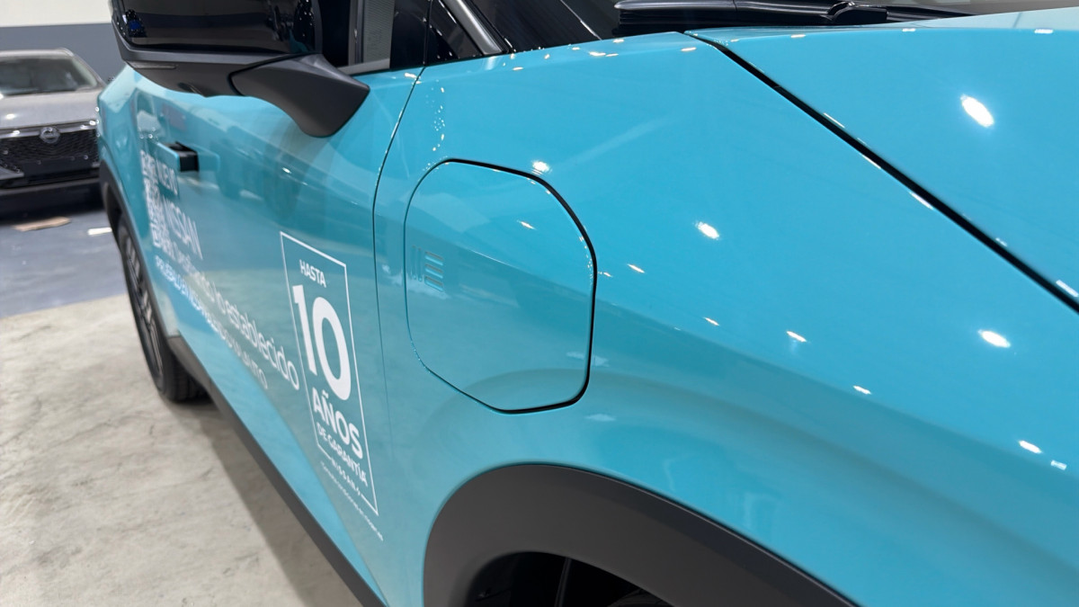 NISSAN LEAF