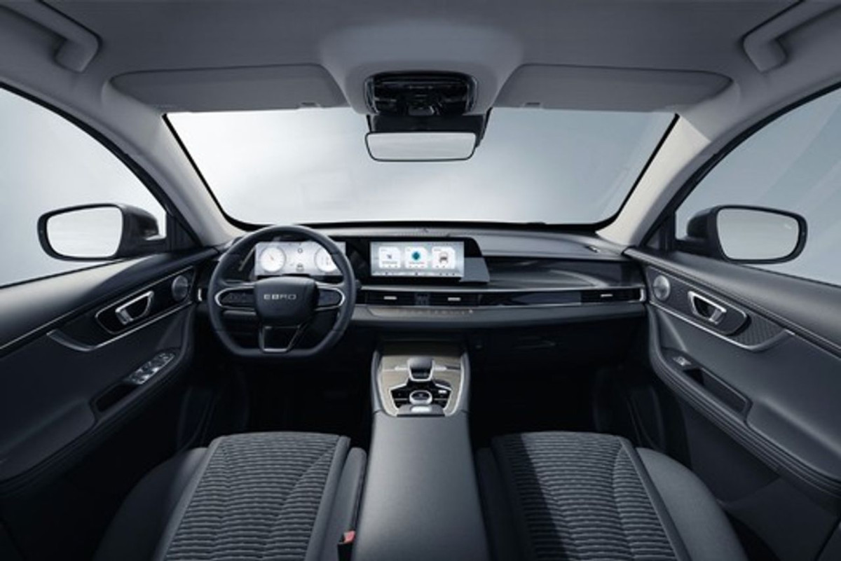 EBRO S700 PHEV